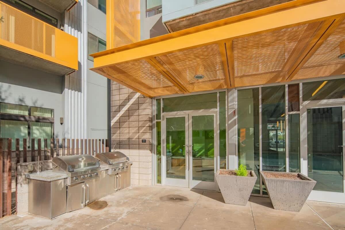 Striking 2Bd - Cdt- Gym, Pool, Parking - Sleep8 Apartamento Phoenix Exterior foto